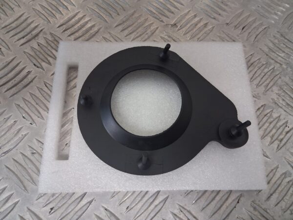 Onan 134-5211 Oil Filter Cover - Image 2