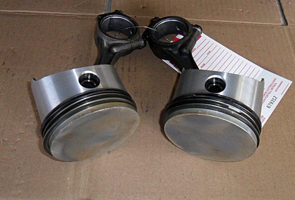 114-0203_Pistons_and_Rod